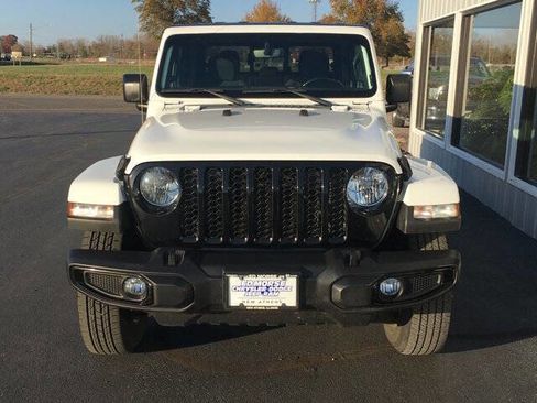 Used 2022 Jeep Gladiator Sport image 4