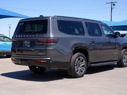 Used 2024 Jeep Wagoneer L Series II w/ Flexible Seating Group image 4