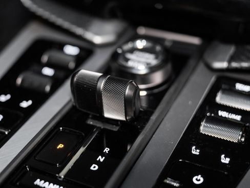 Used 2025 Aston Martin Vanquish image 36