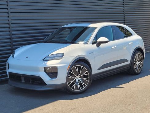 Certified 2025 Porsche Macan Electric RWD image 2