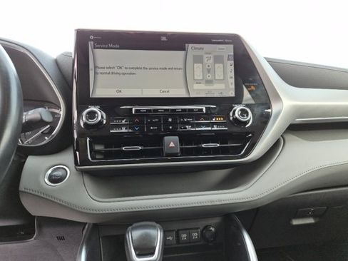 Used 2020 Toyota Highlander Platinum image 24