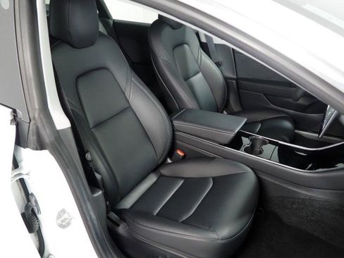 Used 2020 Tesla Model 3 Standard Range Plus image 2