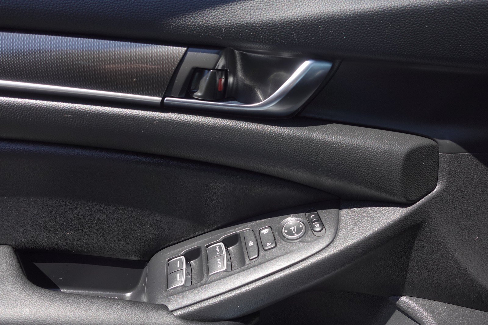 Used 2022 Honda Accord Sport image 11