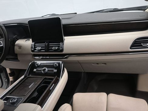 Used 2021 Lincoln Navigator L Reserve w/ Luxury Package image 2
