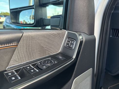 Used 2023 Ford F350 Platinum w/ FX4 Off-Road Package AWD/4WD image 12