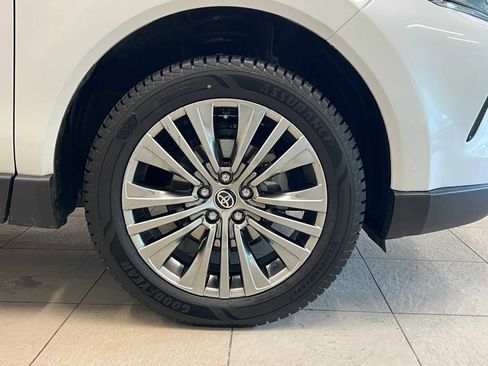 Certified 2024 Toyota Venza XLE image 5