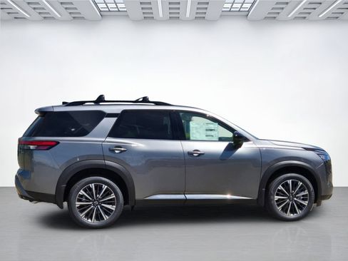New 2026 Nissan Pathfinder Platinum w/ Accent Package AWD/4WD image 3