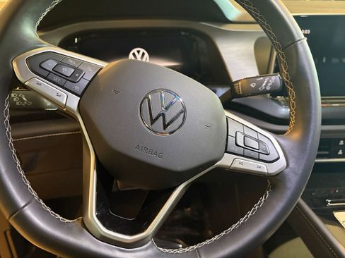 Used 2025 Volkswagen Atlas Cross Sport SE image 29