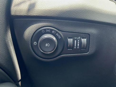 Used 2018 Jeep Compass Limited w/ Navigation Group AWD/4WD image 25