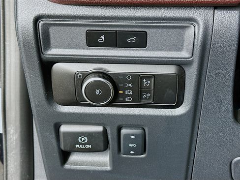 Used 2023 Ford Expedition Max Limited image 17