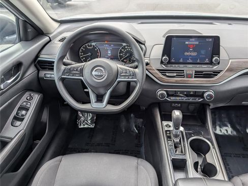 Used 2024 Nissan Altima 2.5 SV image 16