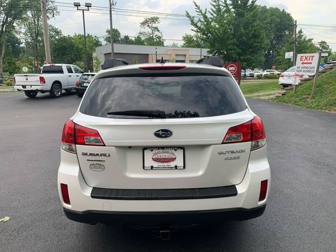 Used 2013 Subaru Outback 2.5i Limited AWD/4WD image 4