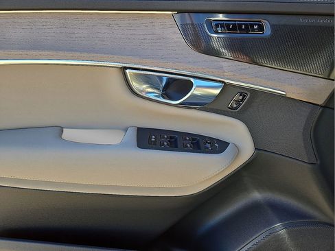 New 2026 Volvo XC90 B6 Ultra w/ Protection Package Premier image 21