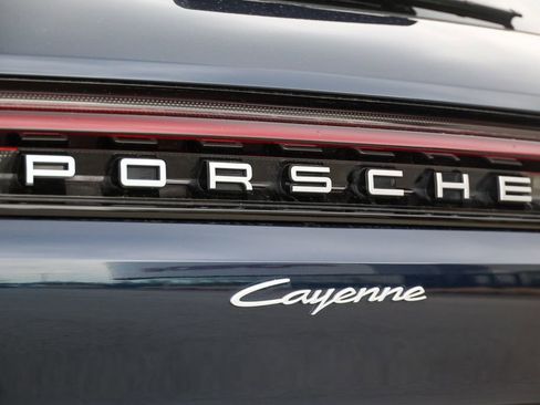 Certified 2025 Porsche Cayenne AWD/4WD image 11