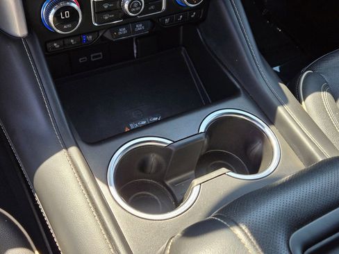 Used 2023 GMC Yukon SLT image 32