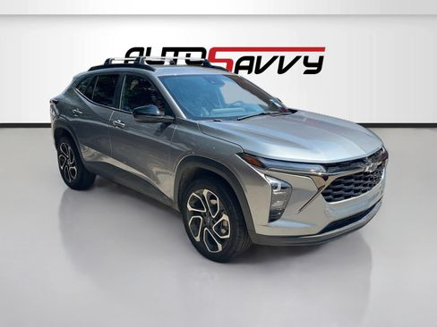 Used 2025 Chevrolet Trax RS w/ Driver Confidence Package FWD image 1