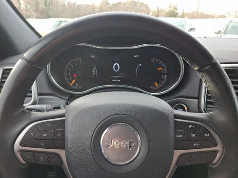 Used 2019 Jeep Grand Cherokee Laredo image 19