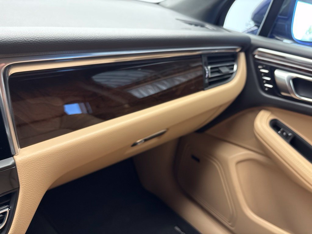 Certified 2026 Porsche Macan AWD/4WD image 34