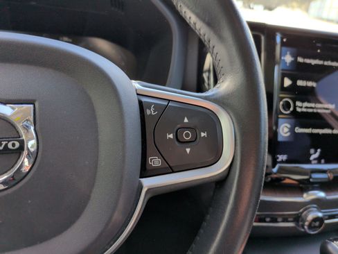 Used 2021 Volvo XC60 T5 Momentum image 20