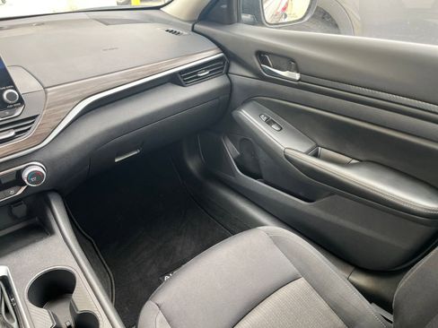 Used 2025 Nissan Altima 2.5 SV image 32