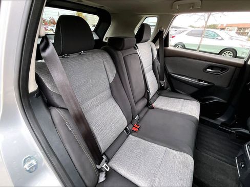 Used 2022 Nissan Rogue SV image 17