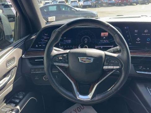 Used 2022 Cadillac Escalade Premium Luxury image 11