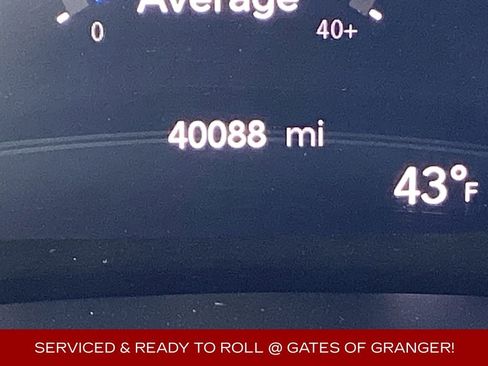 Used 2024 Chrysler Pacifica Touring-L image 5