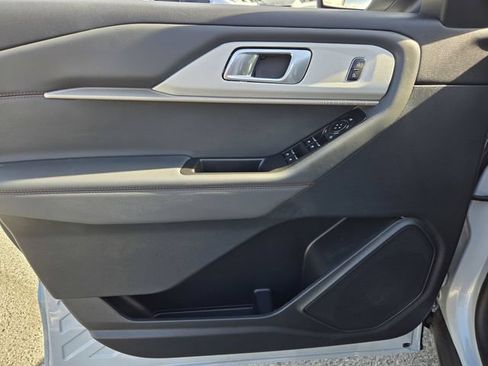 Used 2026 Ford Explorer Active w/ Active Comfort Package RWD image 17