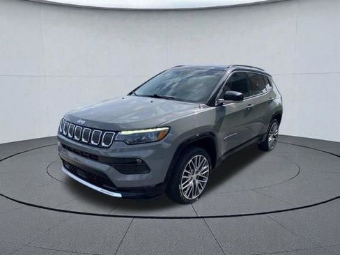 Used 2022 Jeep Compass Limited w/ Elite Group AWD/4WD image 3