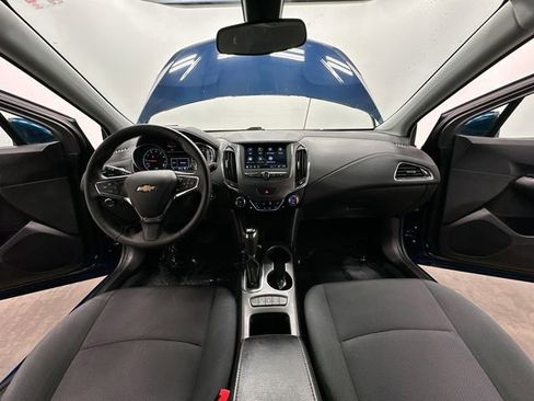 Used 2019 Chevrolet Cruze LT w/ Convenience Package FWD image 19