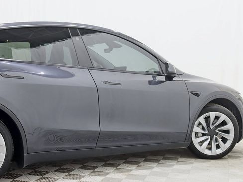 Used 2026 Tesla Model Y Long Range image 11