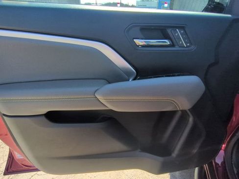 Used 2025 Chevrolet Colorado ZR2 w/ Technology Package image 25