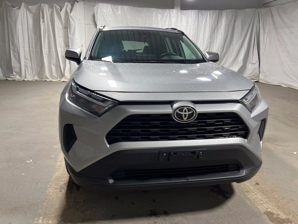 Used 2025 Toyota RAV4 XLE AWD/4WD image 2