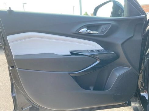 Used 2025 Chevrolet Trax LT w/ LT Convenience Package FWD image 21