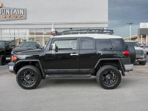 Used 2014 Toyota FJ Cruiser 4WD w/ Upgrade Package image 11