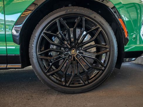 Used 2025 Lamborghini Urus SE AWD/4WD image 12
