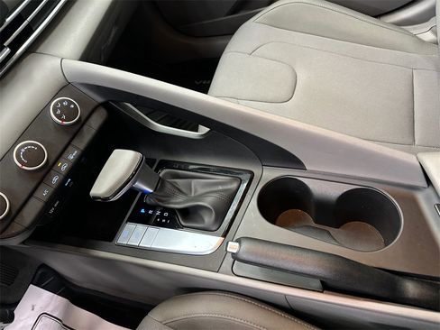 Used 2025 Hyundai Elantra SE image 28