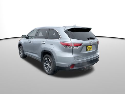 Used 2016 Toyota Highlander XLE image 6