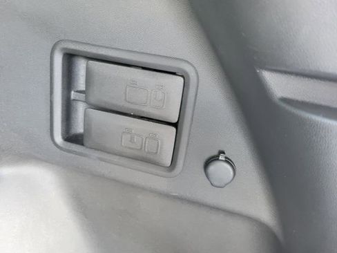 Used 2024 Chevrolet Equinox LT FWD image 28