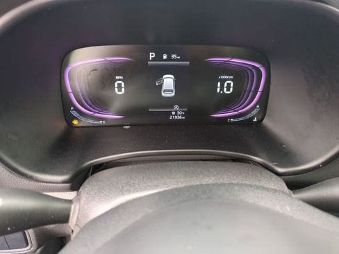 Used 2025 Kia Soul LX w/ LX Technology Package FWD image 11