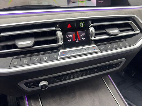 Used 2021 BMW X7 xDrive40i w/ Premium Package image 71