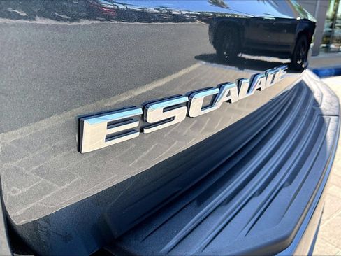 Used 2021 Cadillac Escalade Premium Luxury RWD image 5