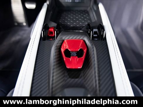 Used 2025 Lamborghini Revuelto image 28