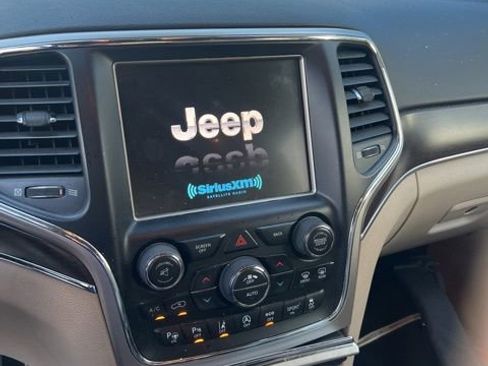 Used 2017 Jeep Grand Cherokee Limited w/ Luxury Group II AWD/4WD image 15
