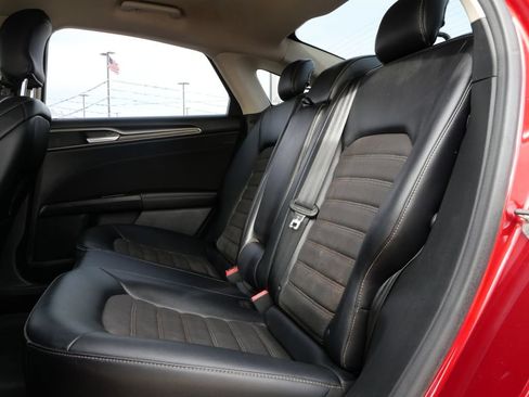 Used 2017 Ford Fusion SE w/ Equipment Group 201A image 13