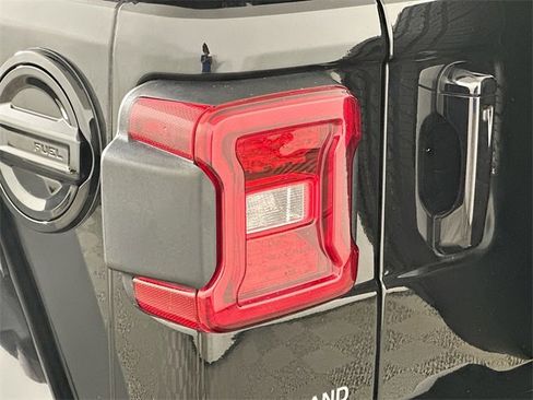 Used 2022 Jeep Wrangler Unlimited Sahara image 23