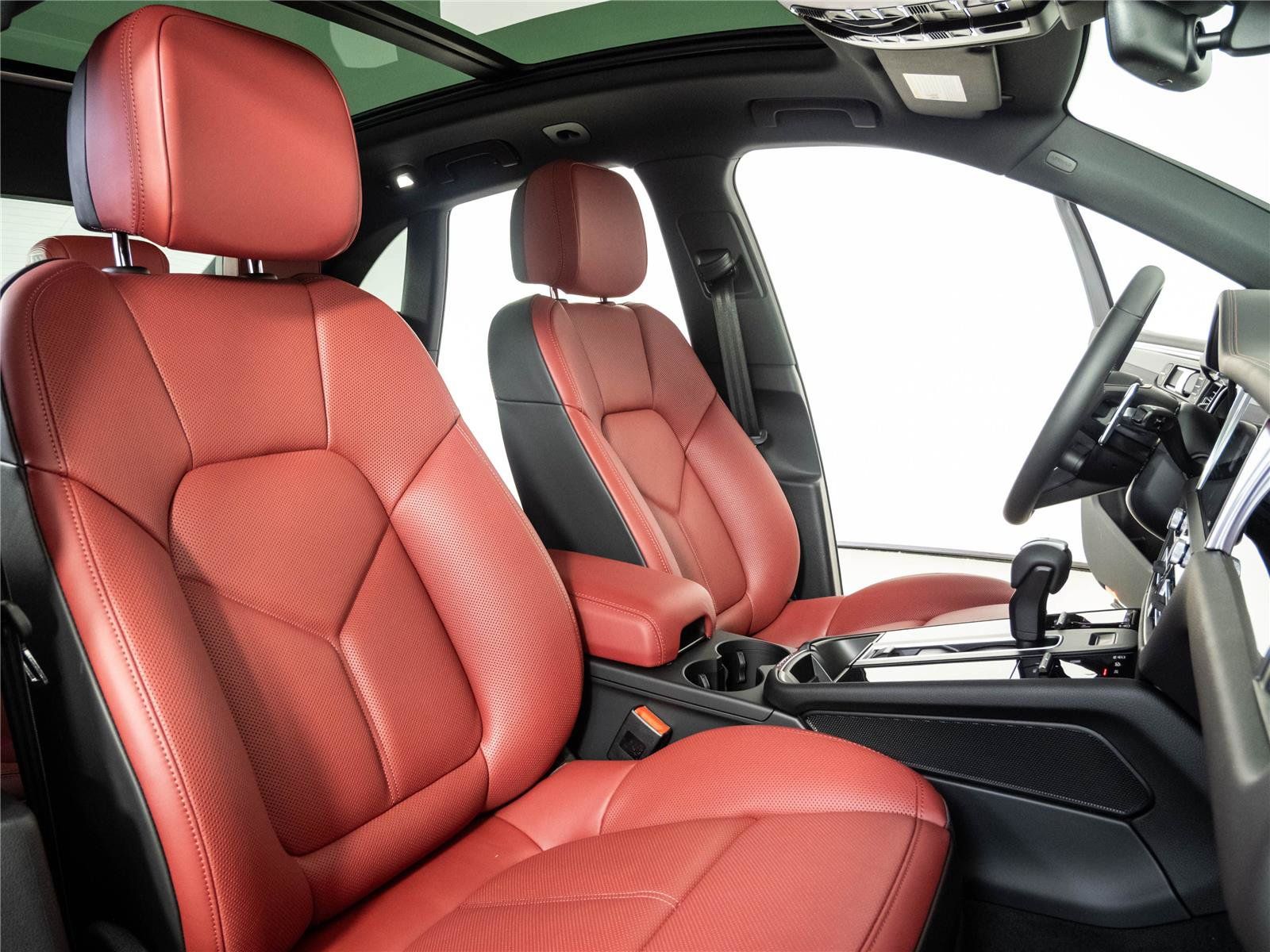 New 2026 Porsche Macan Turbo AWD/4WD image 24