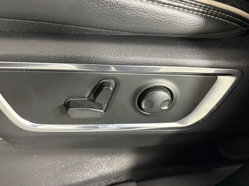 Used 2025 RAM 1500 Laramie AWD/4WD image 15