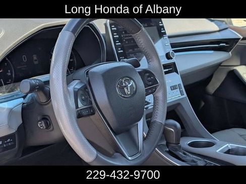 Used 2019 Toyota Avalon Limited FWD image 13