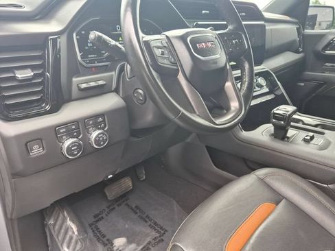 Used 2023 GMC Sierra 1500 AT4 w/ AT4 Premium Package AWD/4WD image 11
